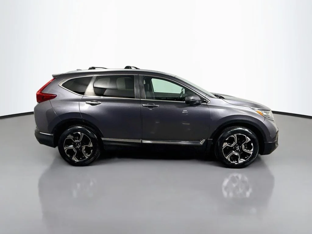 Used 2019 Modern Steel Metallic Honda Touring image 8