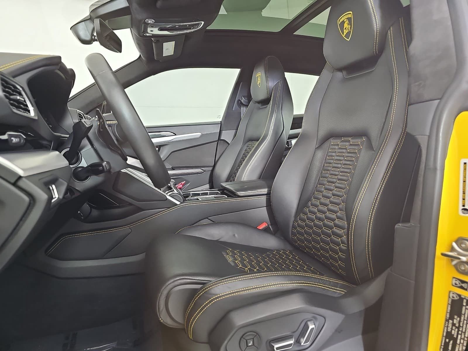 Used 2020  Lamborghini Base image 14