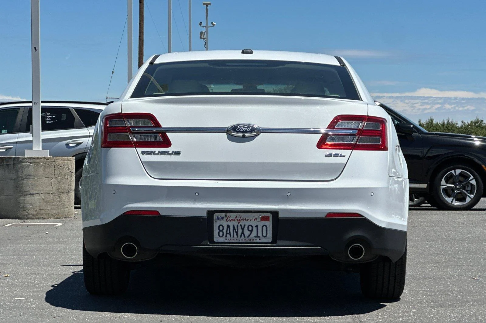 Used 2017 Oxford White Ford SEL image 5
