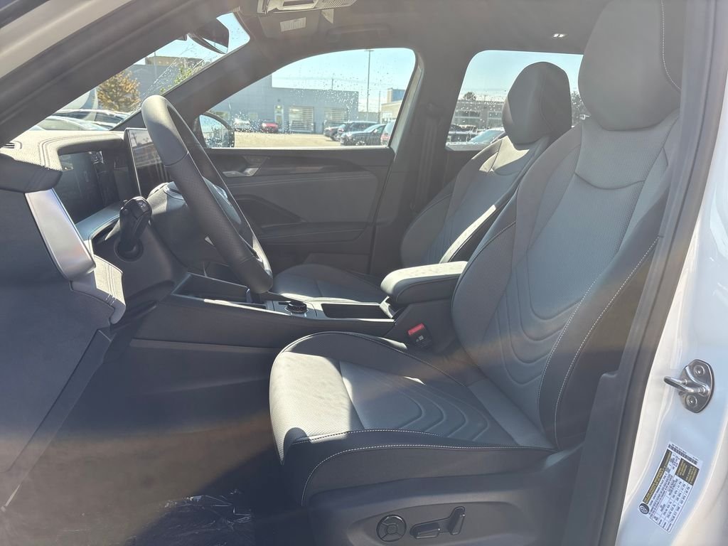 New 2026 White/off-white Volkswagen 2.0T SE R-Line Black image 9