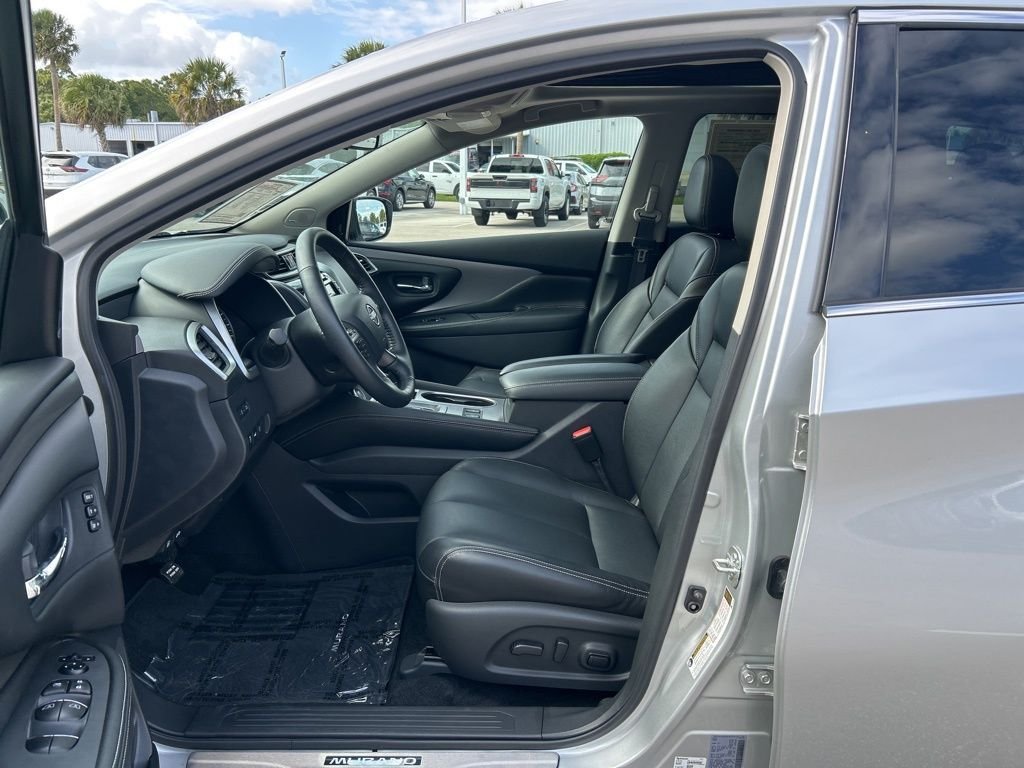 Used 2024 Silver Nissan SL image 17