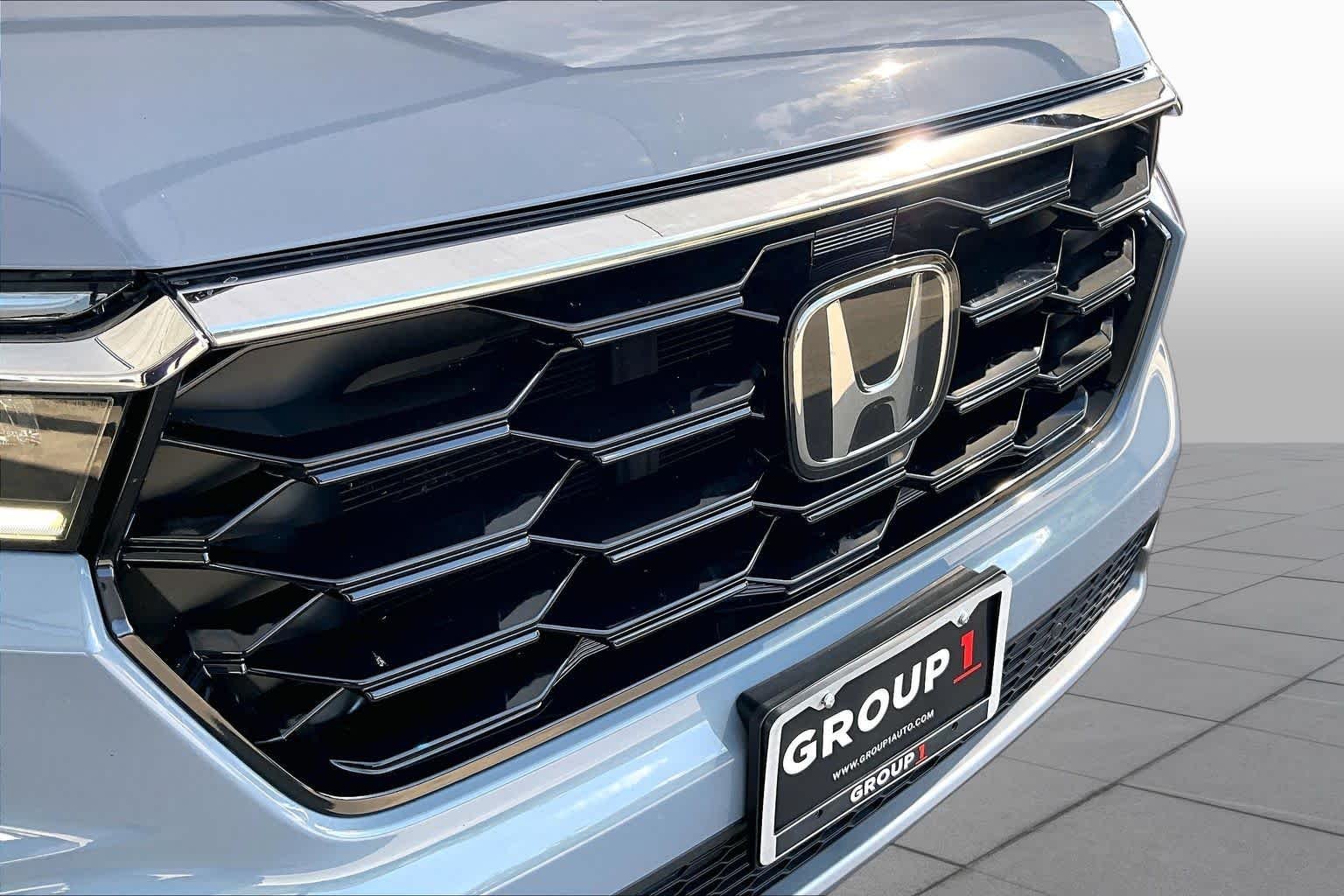 Used 2025 Sonic Gray Pearl Honda Touring image 30