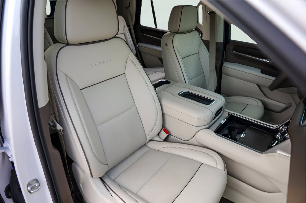 Used 2024 White GMC Denali image 32