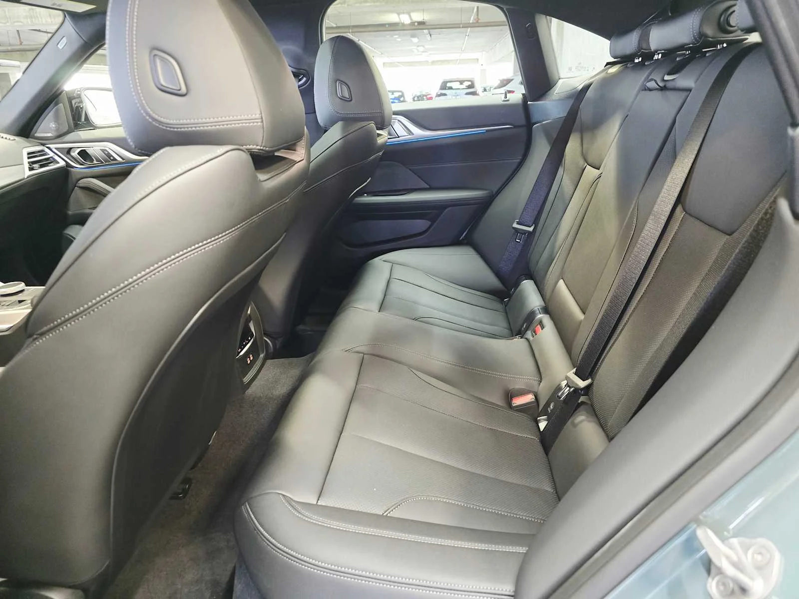 New 2026 Cape York Green Metallic BMW xDrive40 image 26