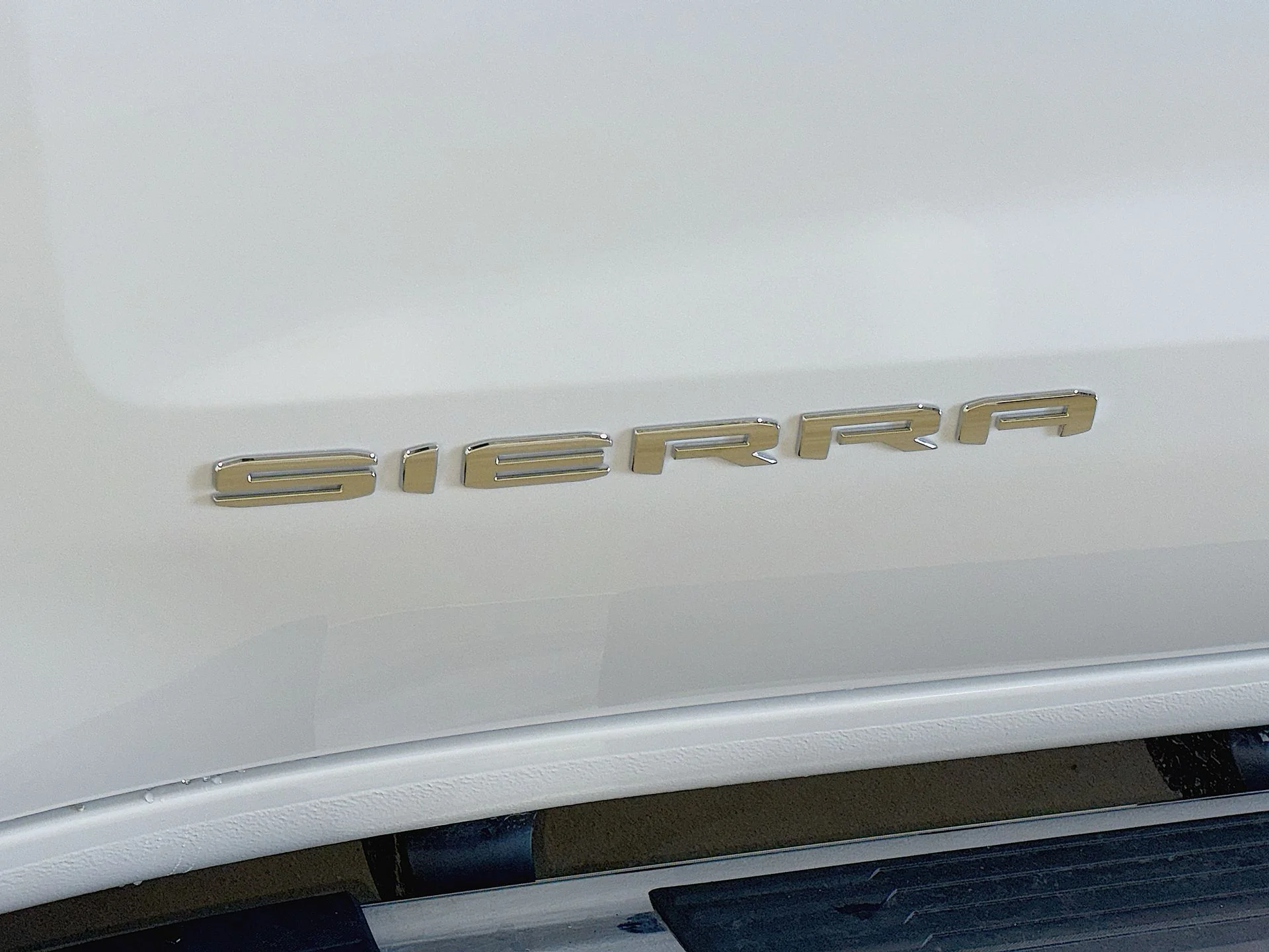 New 2026 Glacier White Tricoat GMC SLT image 32