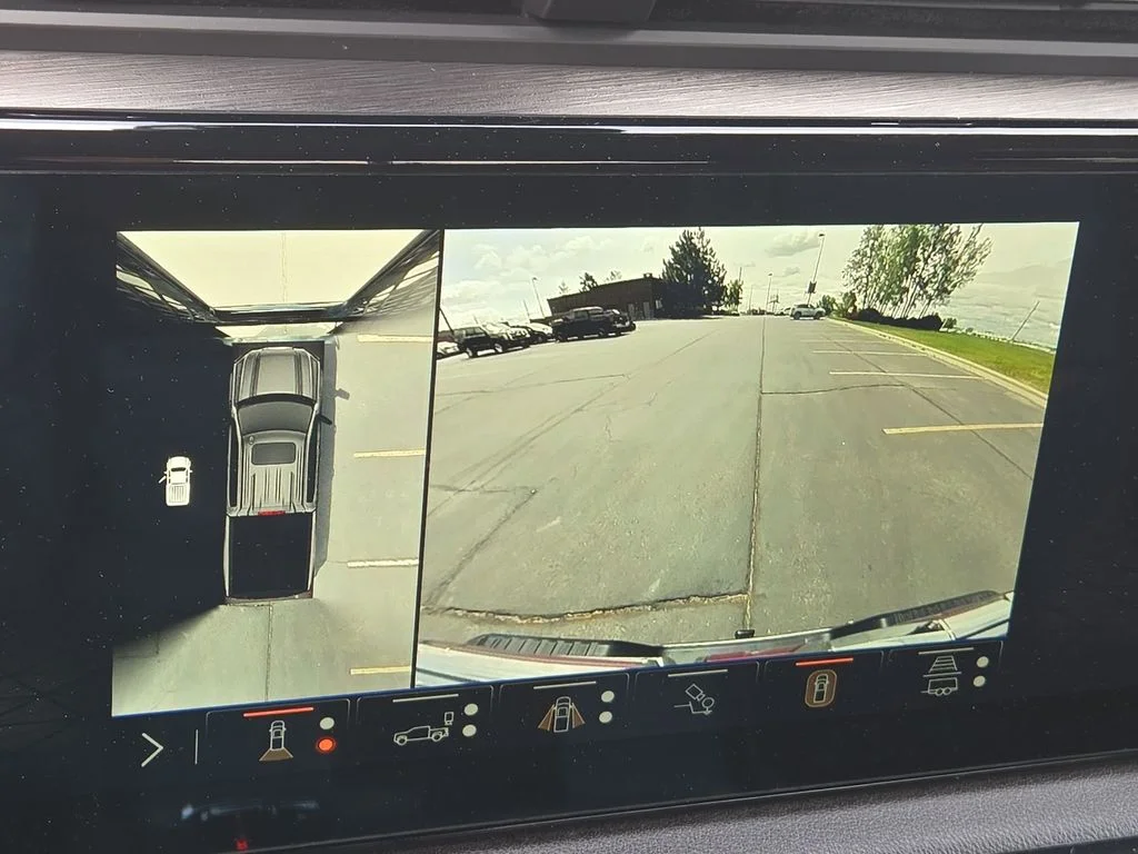 Used 2024 Silver GMC AT4 image 37