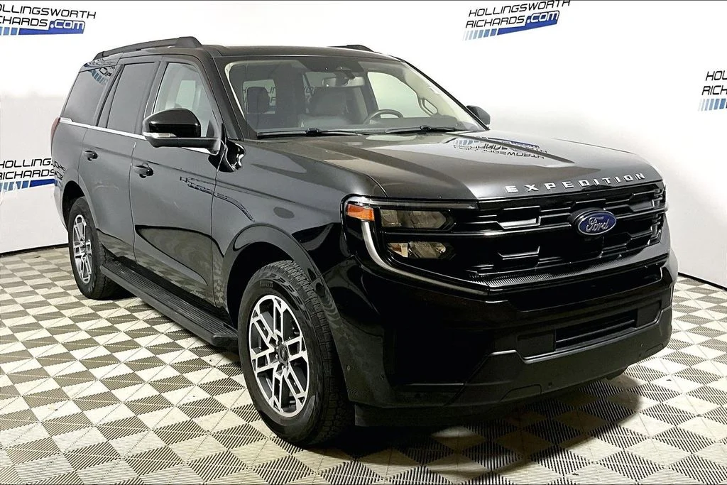 Certified Used 2025 Black Metallic Ford Active image 3