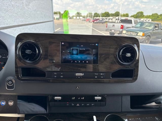 Used 2021 Black Mercedes-Benz Discovery Cross Country image 34