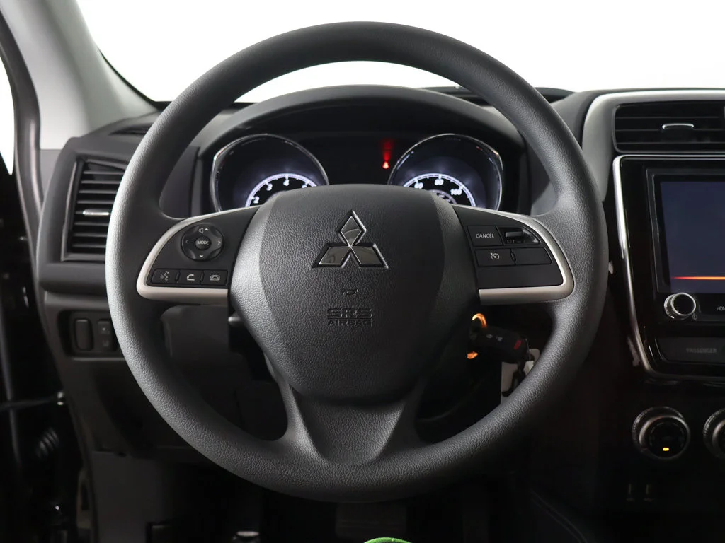 New 2027 Black Mitsubishi 2.0 ES AWC image 33