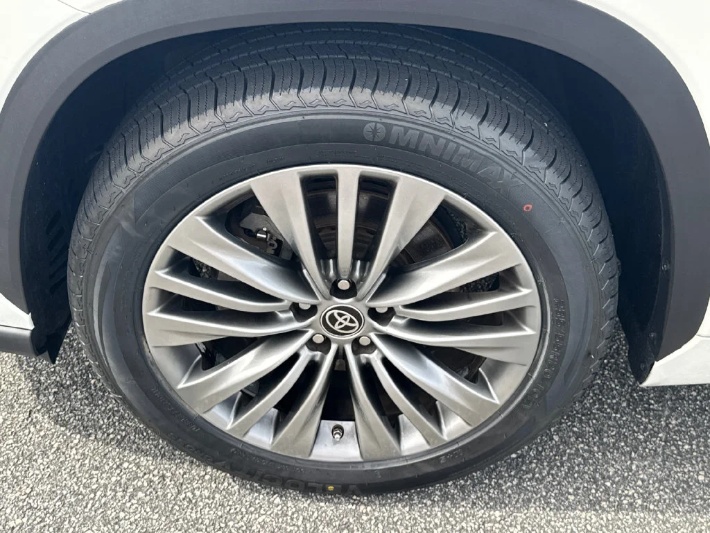 Used 2020 White Toyota Platinum image 11