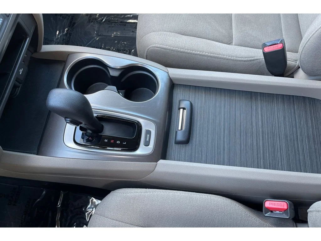 Used 2018 White Diamond Pearl Honda EX image 31