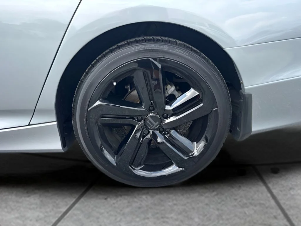 Used 2020  Honda Sport image 21