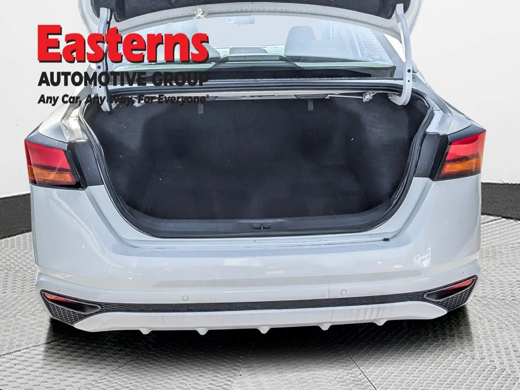 Used 2024 White Nissan 2.5 SV image 8