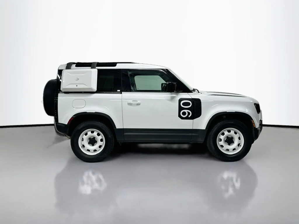 Used 2024 Fuji White Land Rover S image 8