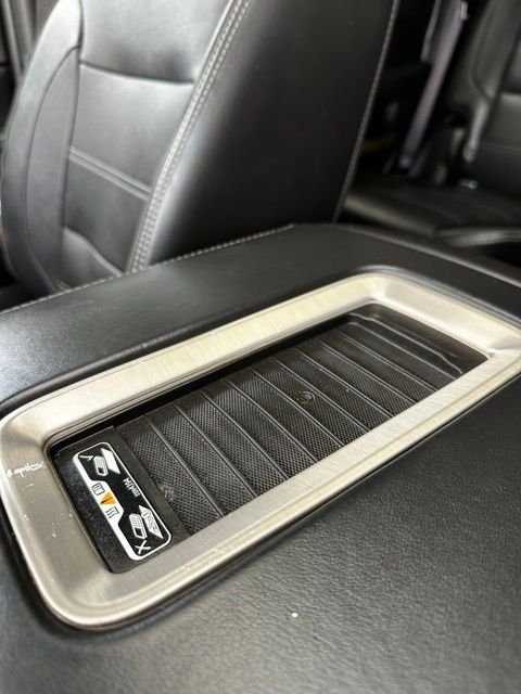 Used 2017 Onyx Black GMC Denali image 40