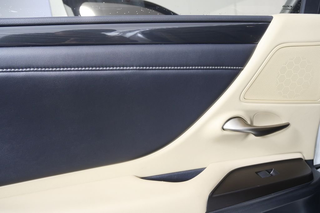 Used 2019 White Pearl Lexus 350 image 13