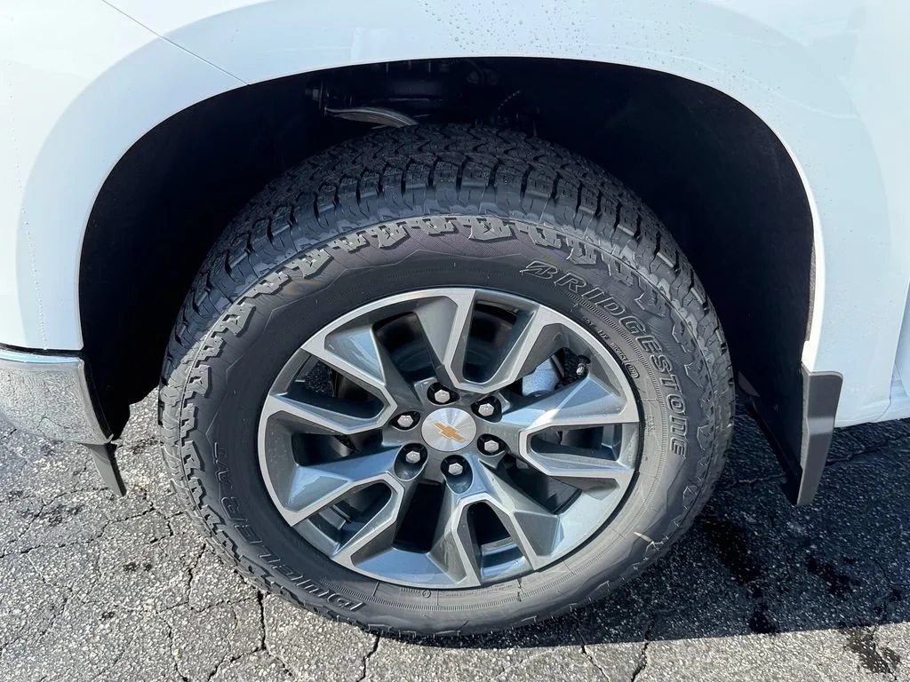 New 2026 Summit White Chevrolet LT image 15