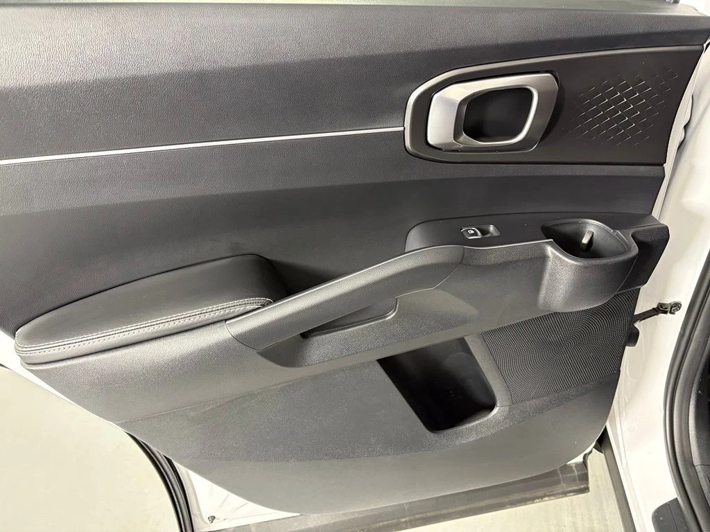 New 2026 Glacial White Pearl Kia S image 38