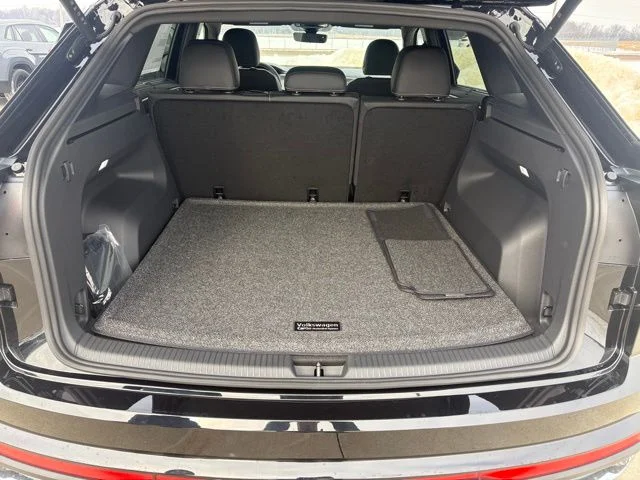 New 2026 Black Volkswagen 2.0T SE w/Technology image 14
