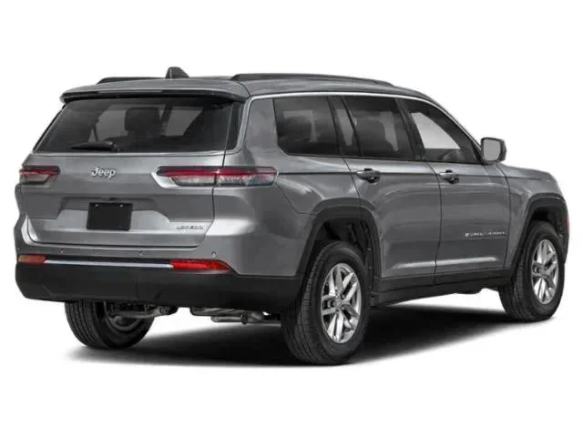 Used 2025 Baltic Gray Metallic Clearcoat Jeep Limited image 3