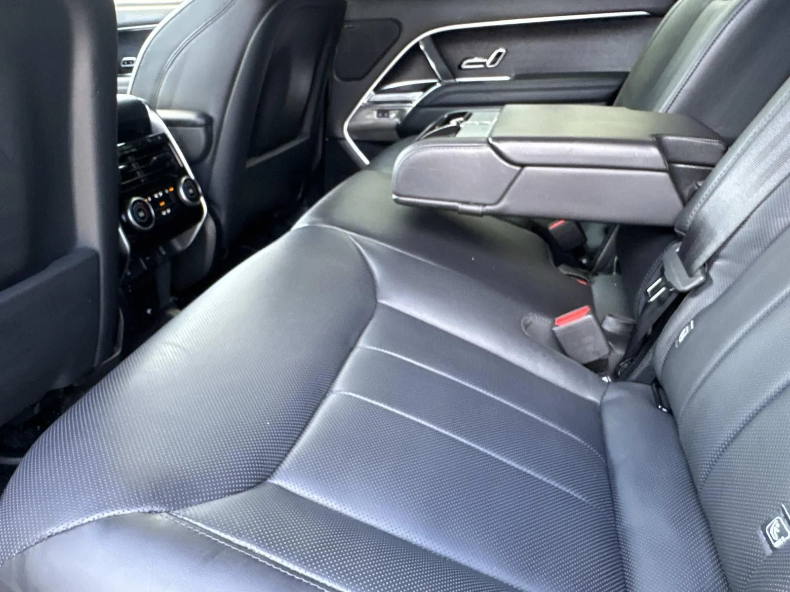 New 2026 Santorini Black Land Rover SE image 8