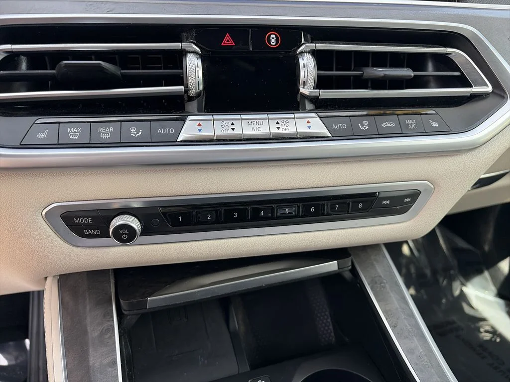 Used 2020 White BMW sDrive40i image 24