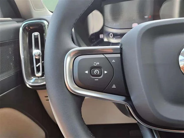 2026 Volvo XC40 Plus - Photo 14