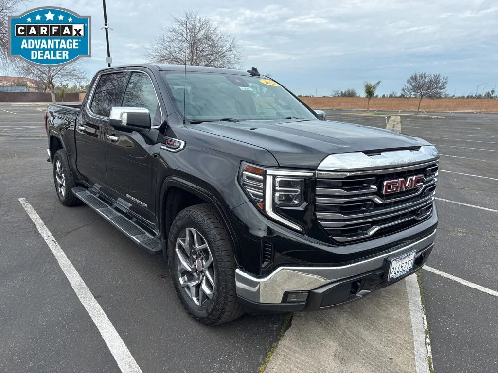 2022 GMC Sierra 4WD Crew Cab Short Box SLT's photo
