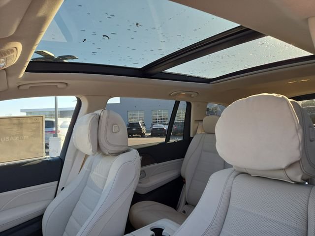 New 2026 MANUFAKTUR Moonlight White Metallic Mercedes-Benz GLS450 image 28