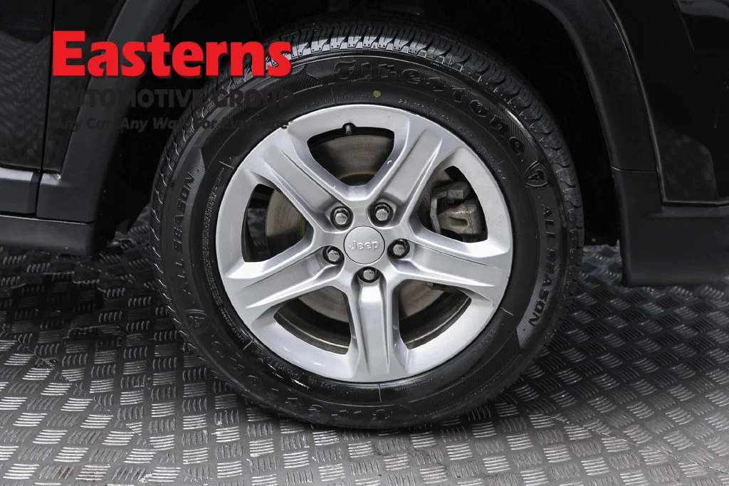 Used 2023 Black Jeep Latitude image 31