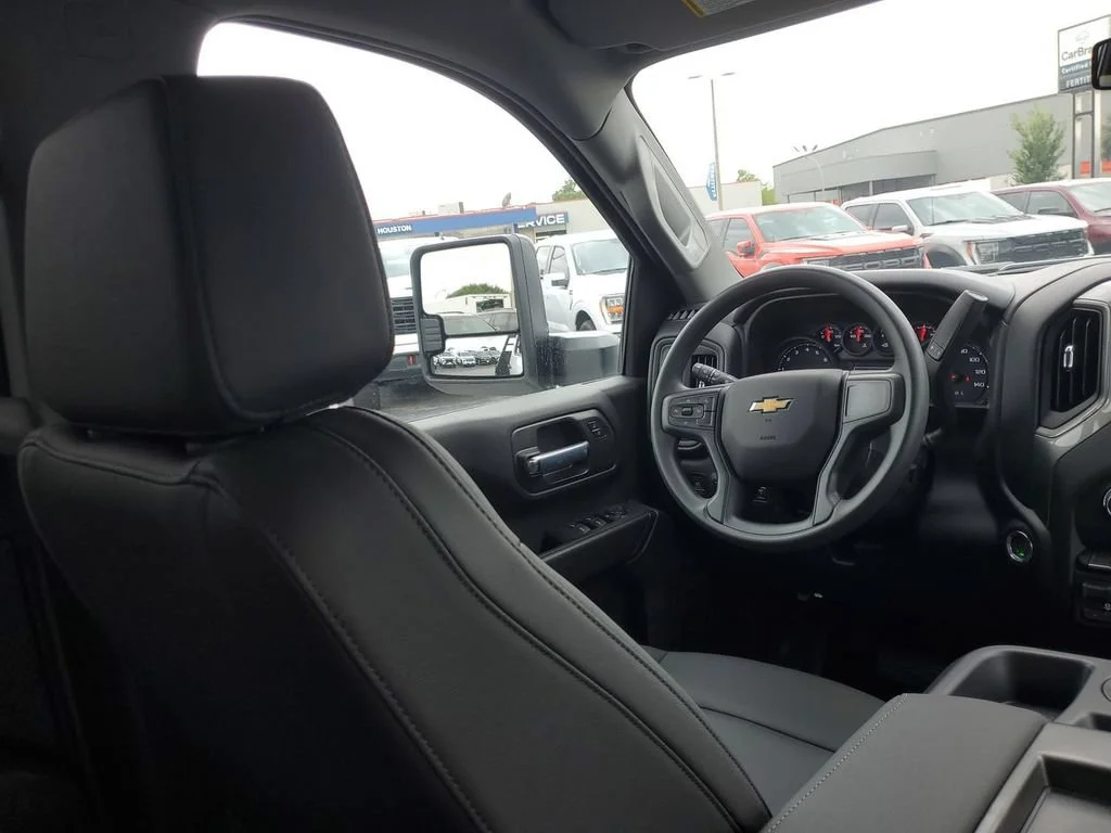 New 2026 Summit White Chevrolet Work Truck image 15
