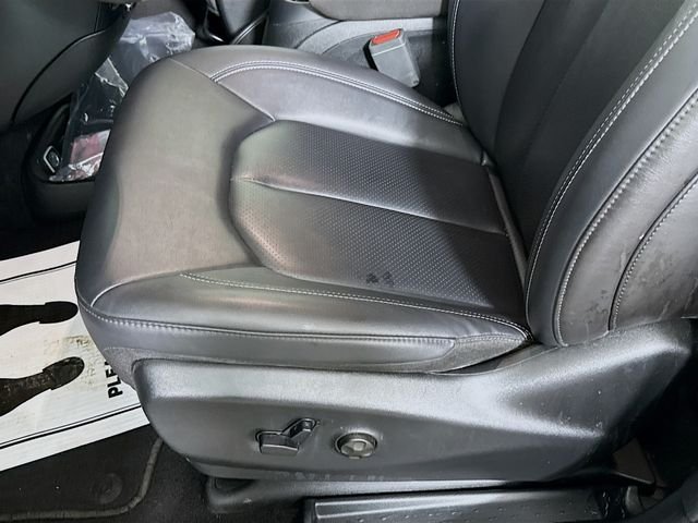 Used 2025 Black Chrysler Select image 18