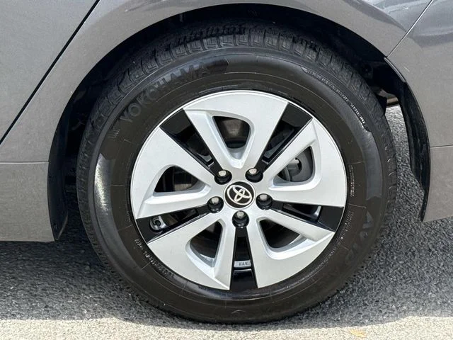Used 2016 Gray Toyota Three image 11