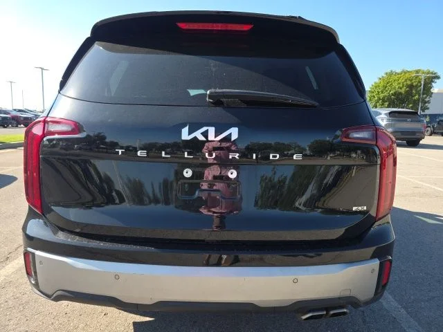 Used 2024 Black Kia S image 4