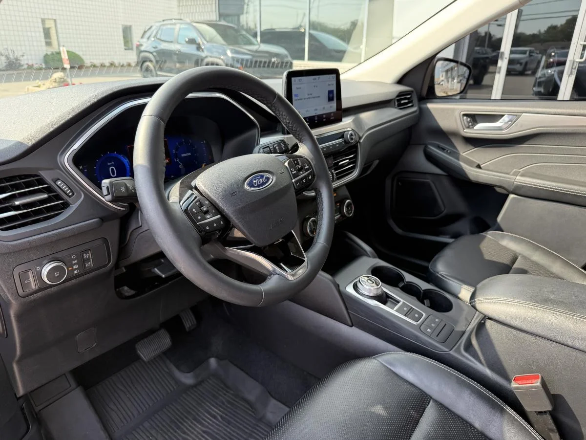 Used 2022 Grey Ford Titanium Awd image 13