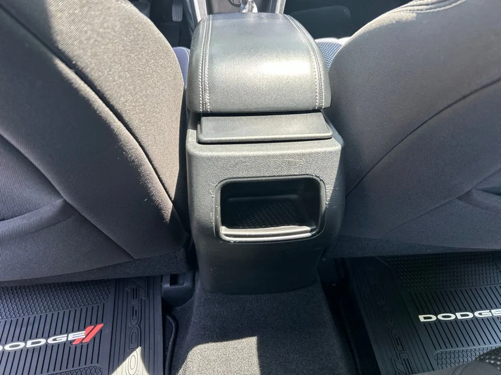 Used 2015 Orange Dodge SXT image 29