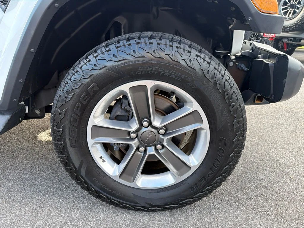 Used 2020 White Jeep Unlimited Sahara image 14