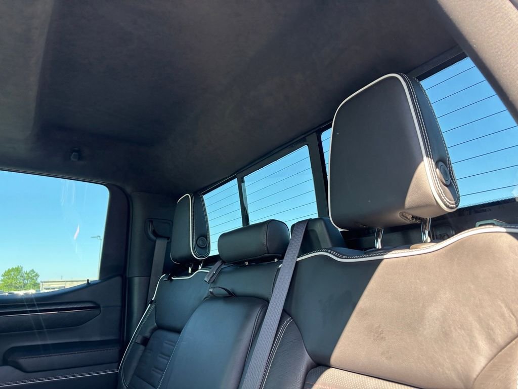 Used 2023 White GMC AT4X image 26