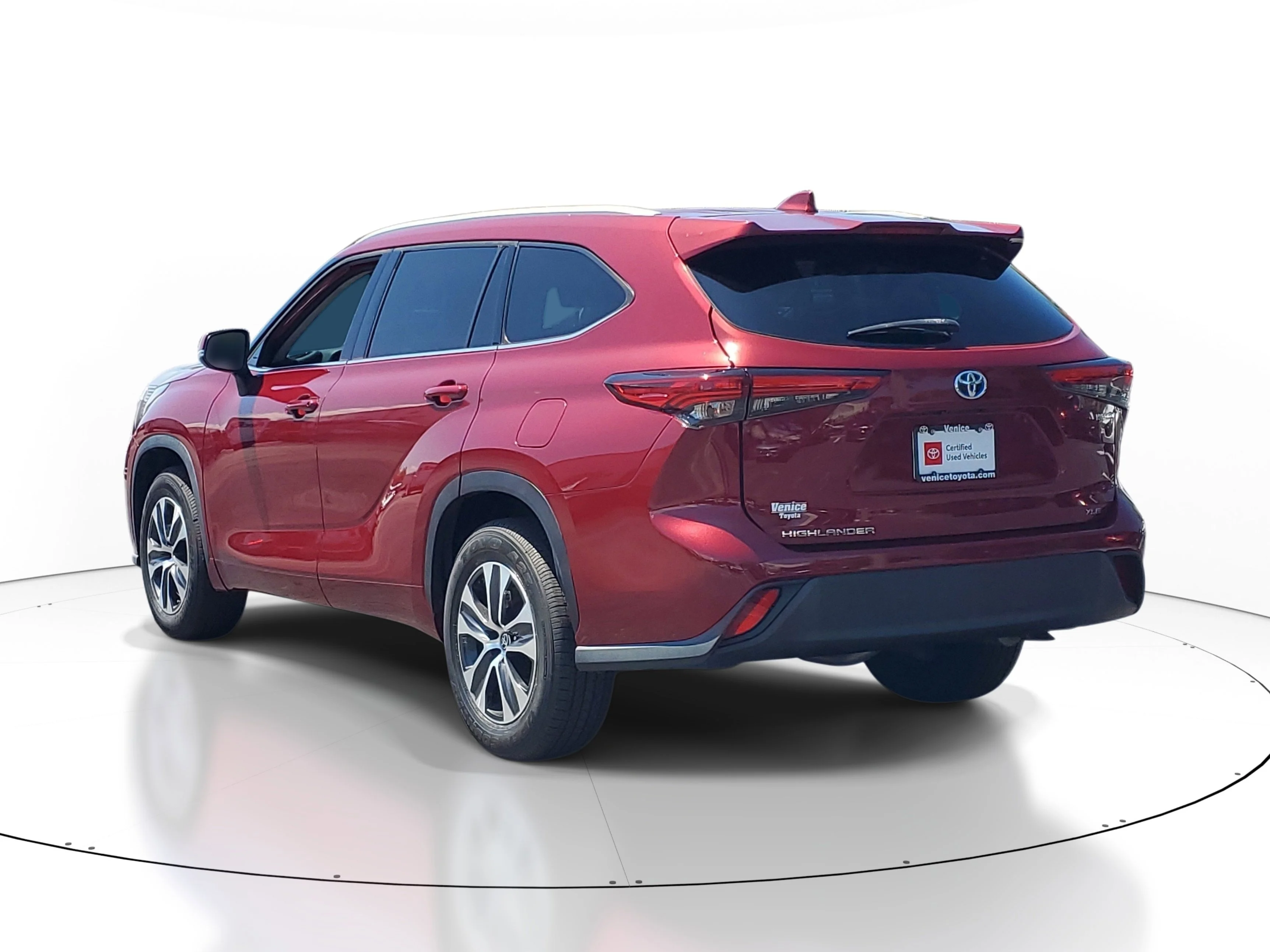 Used 2022 Ruby Flare Pearl Toyota Hybrid XLE image 4