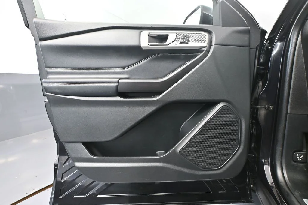 Used 2020 Black Ford Limited image 18