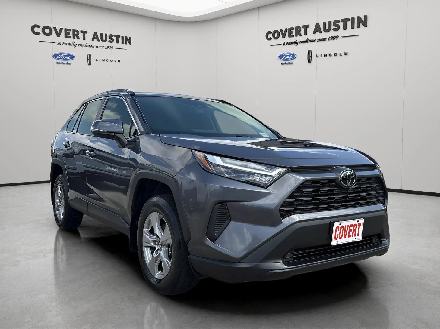 Used 2025 Gray Toyota XLE image 7