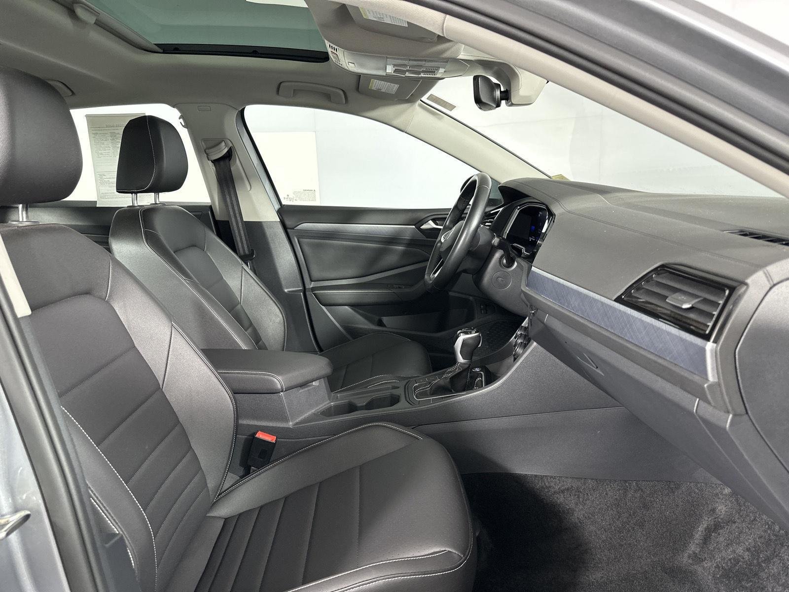 Used 2024 Platinum Gray Metallic Volkswagen SE image 30