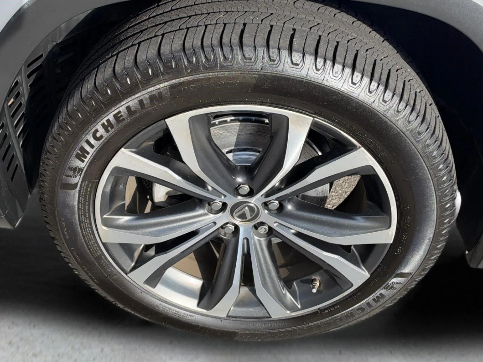 Used 2019 Silver Lining Metallic Lexus RX 350L Premium image 14