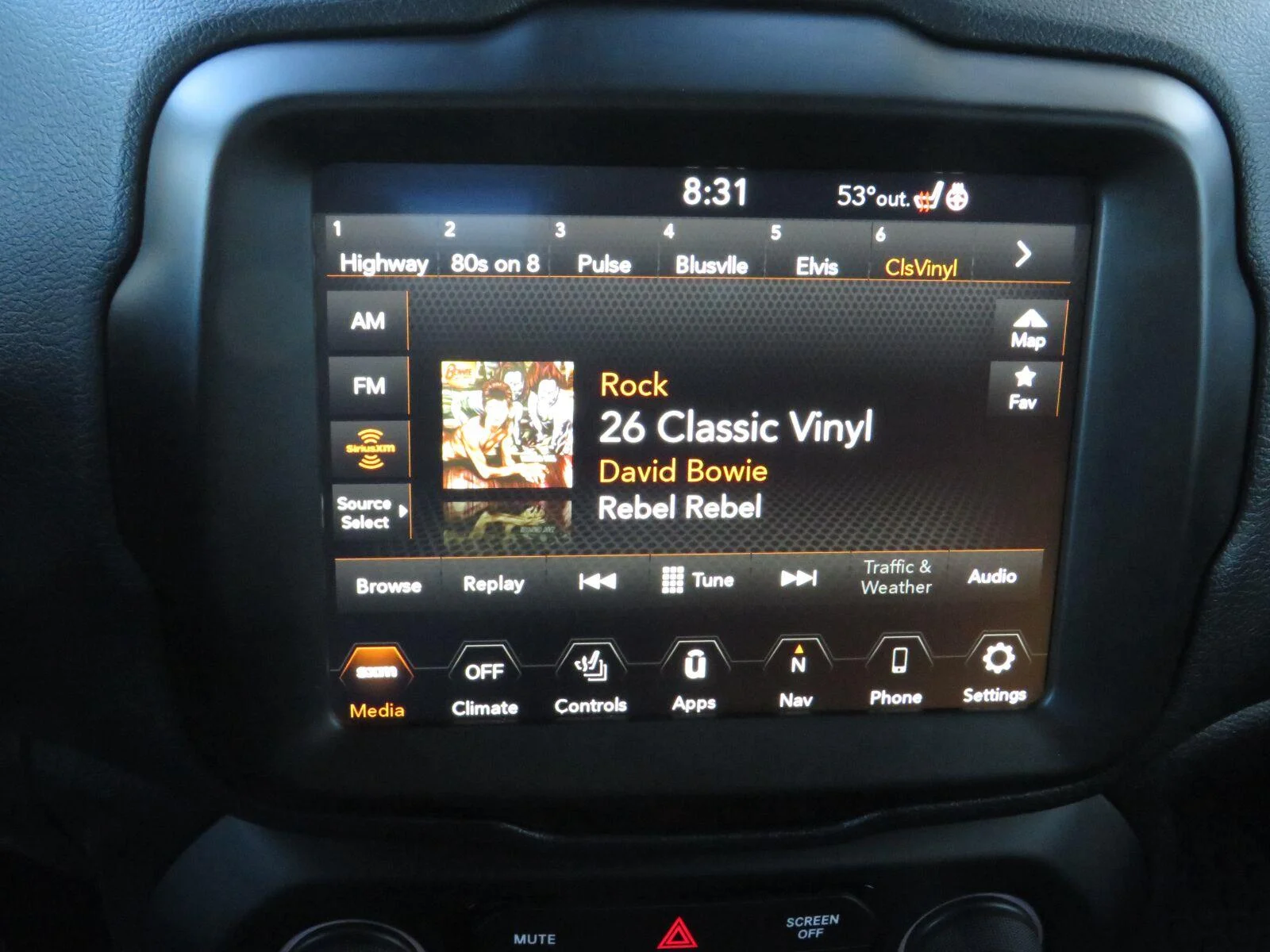 Used 2023 Graphite Gray Jeep Latitude image 28
