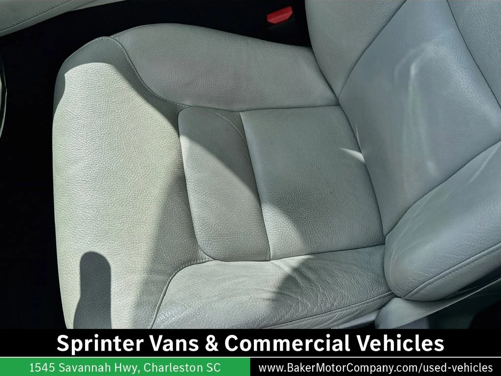 Used 2022 Crystal White Volvo T6 Momentum image 18
