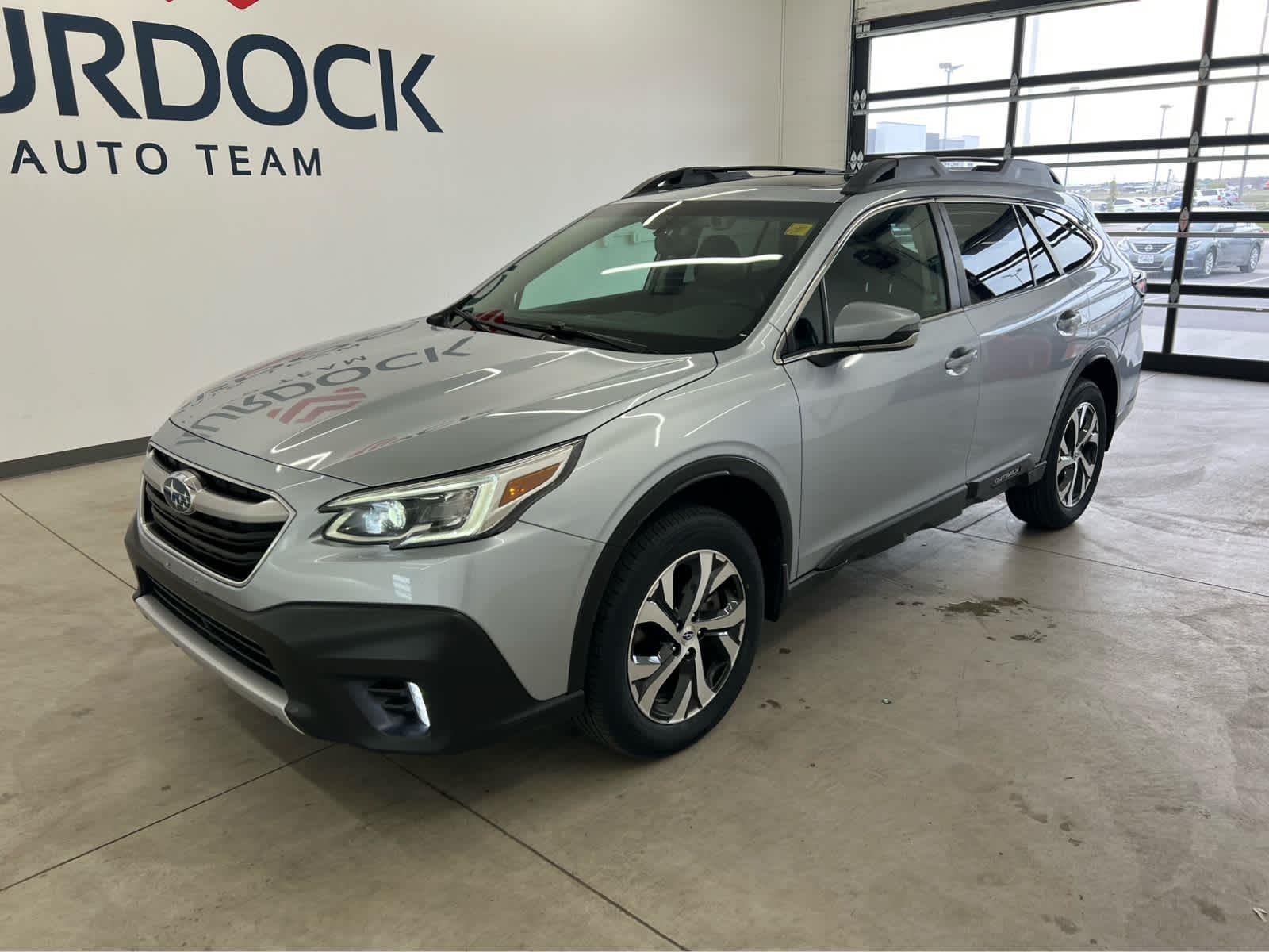 Used 2022 Ice Silver Metallic Subaru Limited image 6