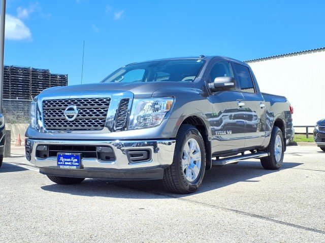 Used 2018 Gray Nissan SV image 3