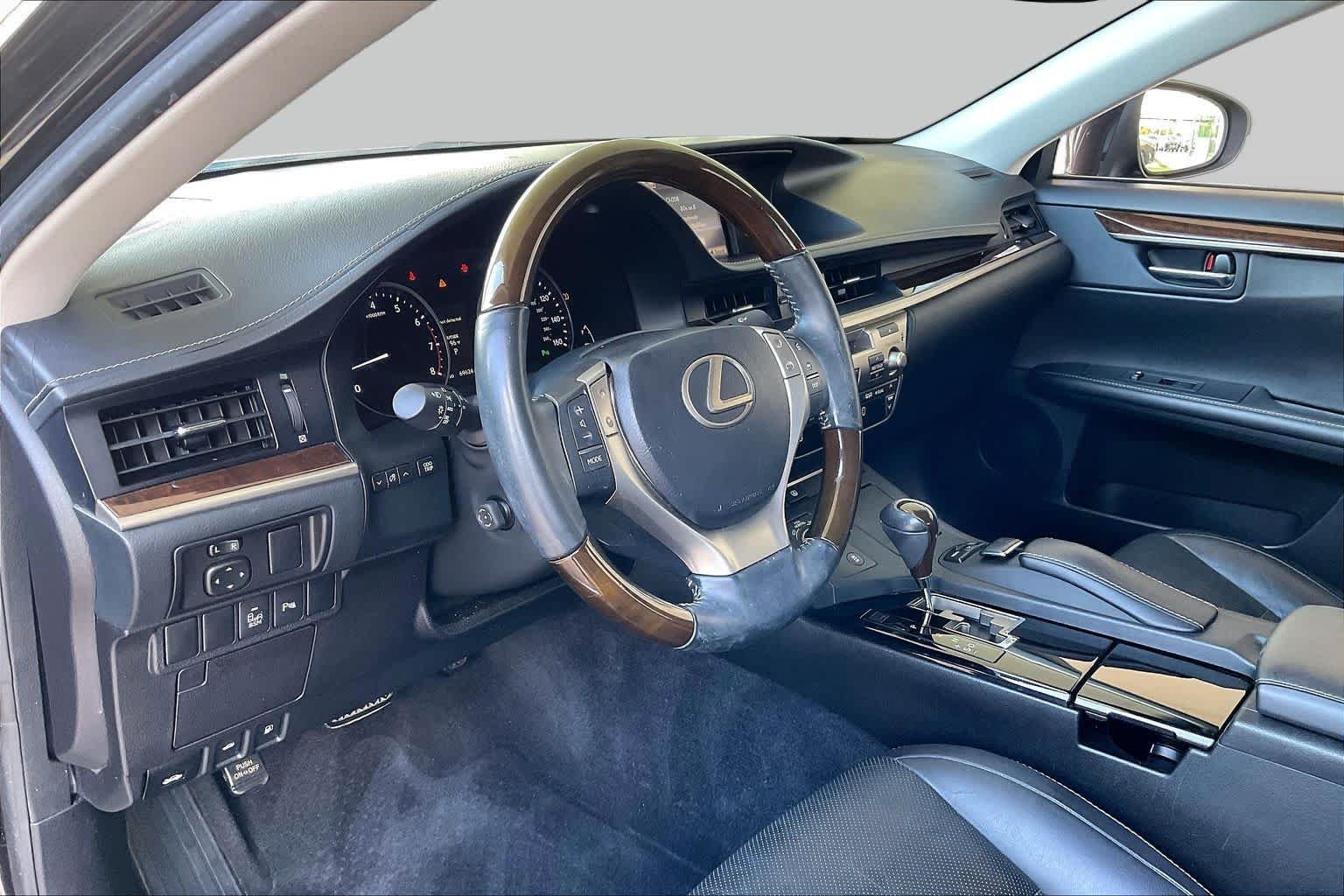 Used 2014 FIRE AGATE PEAR Lexus  image 15