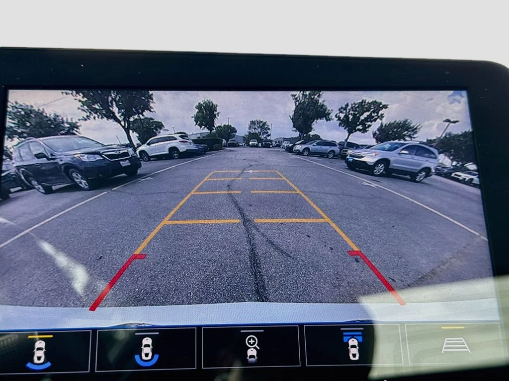 Used 2020 White Chevrolet Stingray image 18