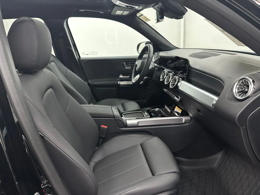 New 2026 Black Mercedes-Benz GLB 250 image 27
